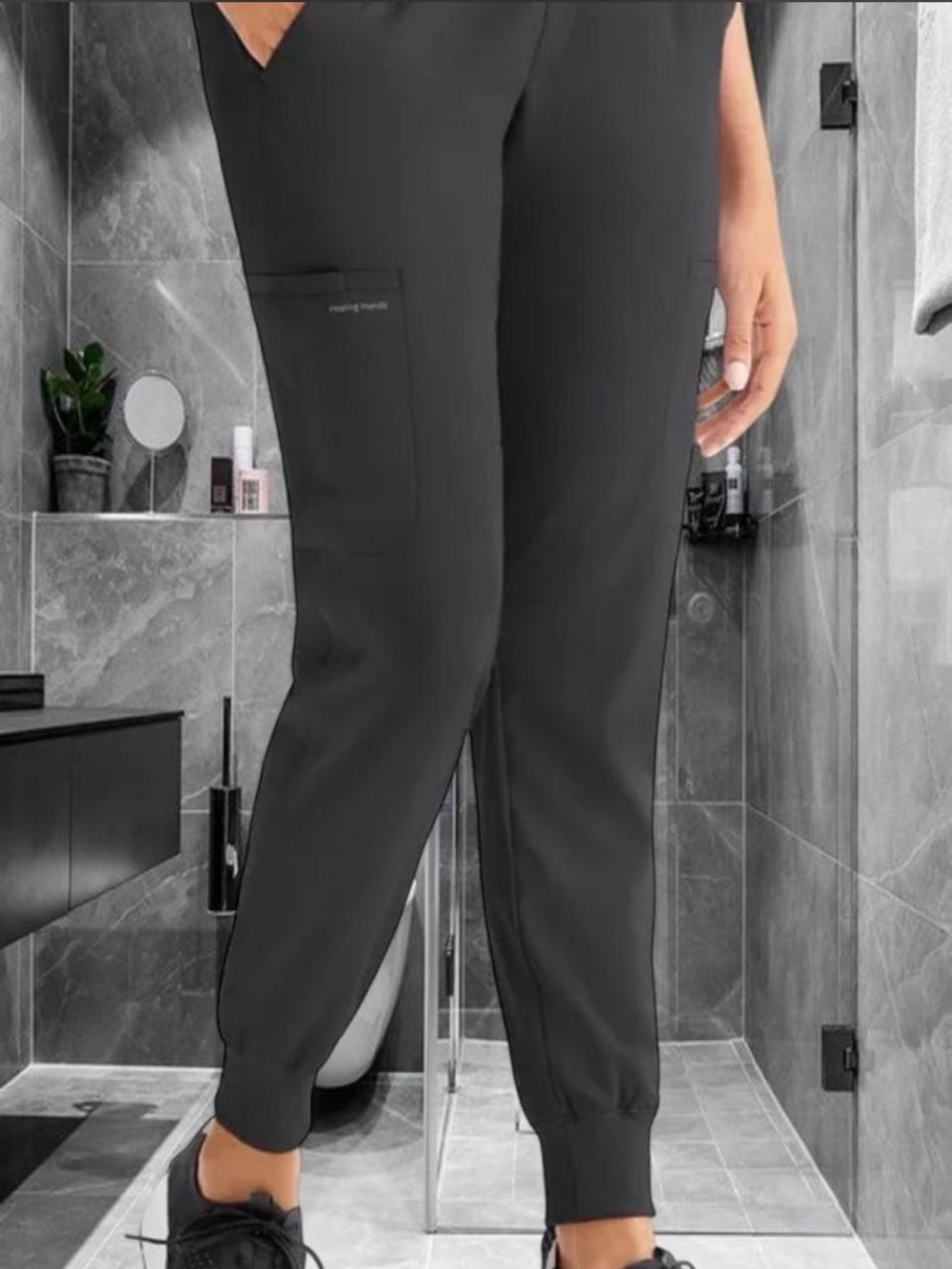 HH Works by Healing Hands Rhea cargo 6 pocket scrub joggers Black Sz L like new